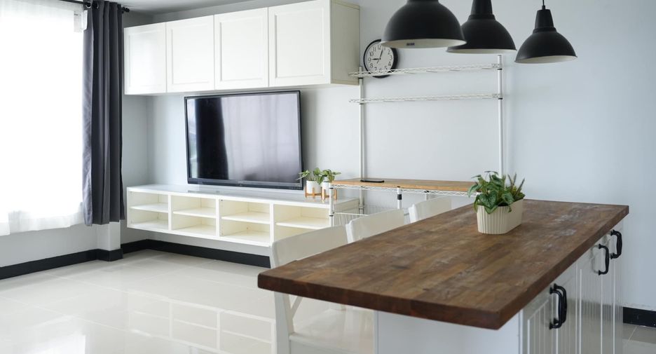 Wohnung zur Miete mit 2 Zimmer in Huai Khwang, Bangkok