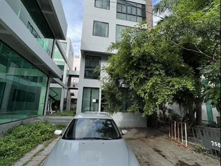 Büro zur Miete mit 8 Zimmer in Suan Luang, Bangkok