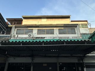For sale 18 bedrooms retail Space in Wang Thonglang, Bangkok