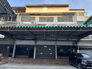 For sale 18 bedrooms retail Space in Wang Thonglang, Bangkok