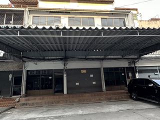 For sale 18 bedrooms retail Space in Wang Thonglang, Bangkok