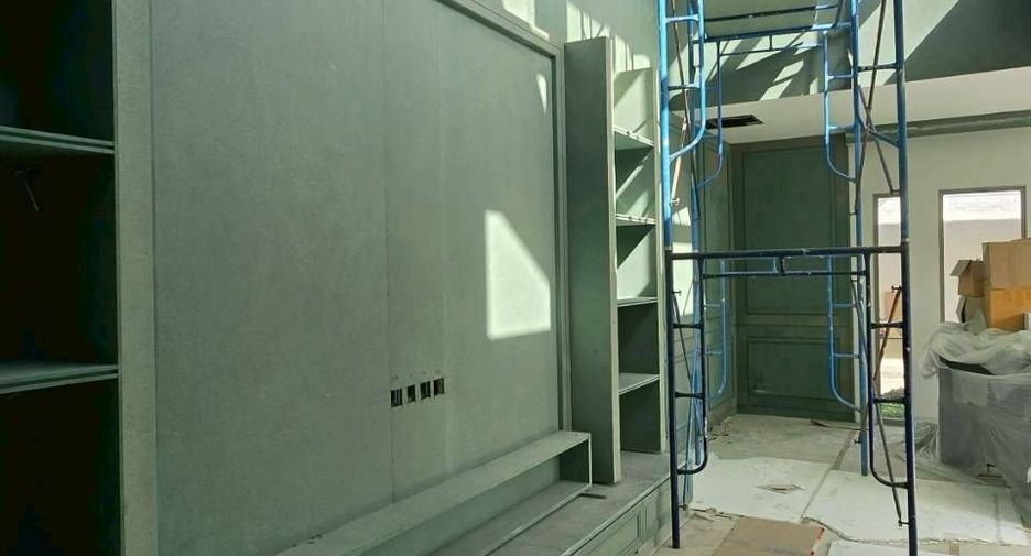 For sale and for rent 5 bedrooms house in Lat Krabang, Bangkok