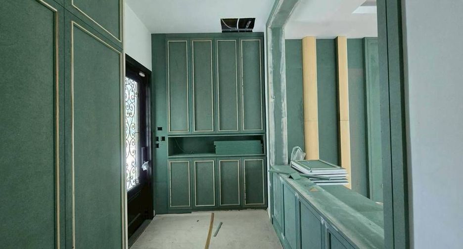 For sale and for rent 5 bedrooms house in Lat Krabang, Bangkok