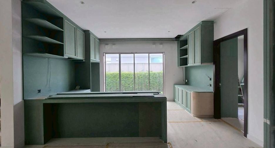 For sale and for rent 5 bedrooms house in Lat Krabang, Bangkok