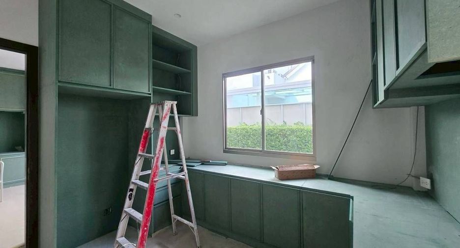 For sale and for rent 5 bedrooms house in Lat Krabang, Bangkok