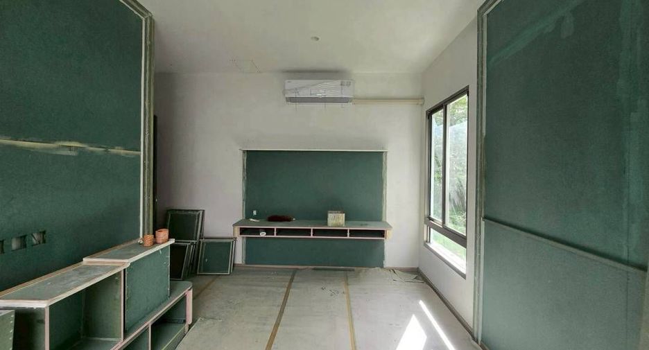 For sale and for rent 5 bedrooms house in Lat Krabang, Bangkok
