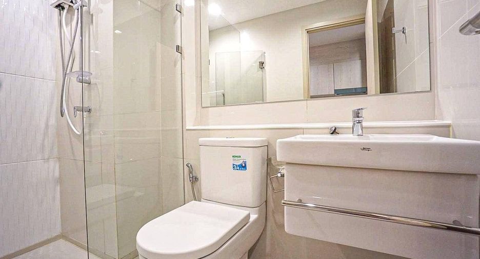 For rent studio condo in Pathum Wan, Bangkok