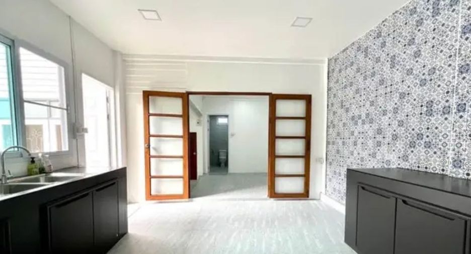 Haus zur Miete mit 3 Zimmer in Bang Na, Bangkok