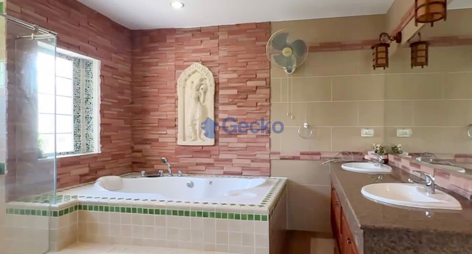 For sale 5 ベッドルーム house in Bang Lamung, Chonburi