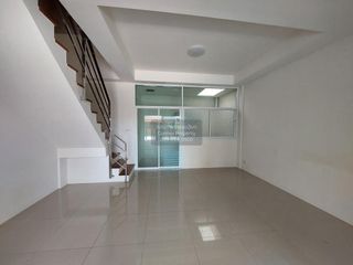 For sale 2 ベッドルーム townhouse in Phan Thong, Chonburi