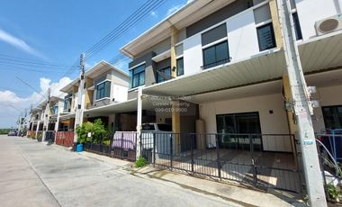 À vendre 2 chambres maison de ville à Phan Thong, Chonburi