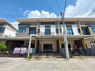 For sale 2 ベッドルーム townhouse in Phan Thong, Chonburi