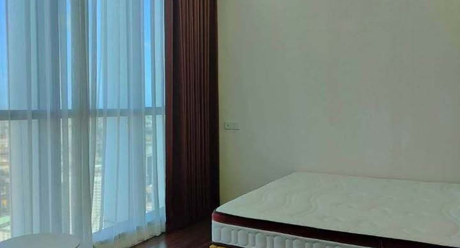 For rent 4 bedrooms condo in Bang Na, Bangkok
