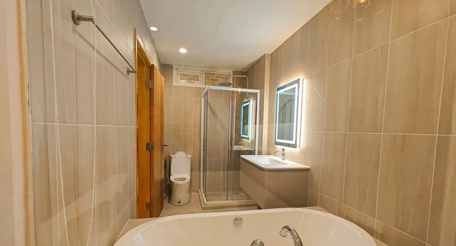For rent 2 bedrooms condo in Sathon, Bangkok