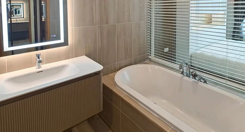 For rent 2 bedrooms condo in Sathon, Bangkok