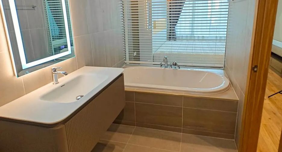 For rent 2 bedrooms condo in Sathon, Bangkok