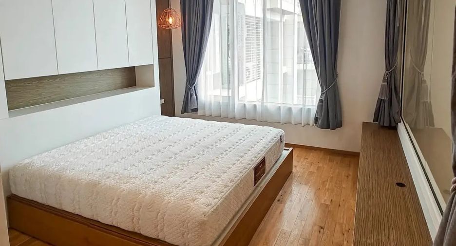 For rent 2 bedrooms condo in Sathon, Bangkok