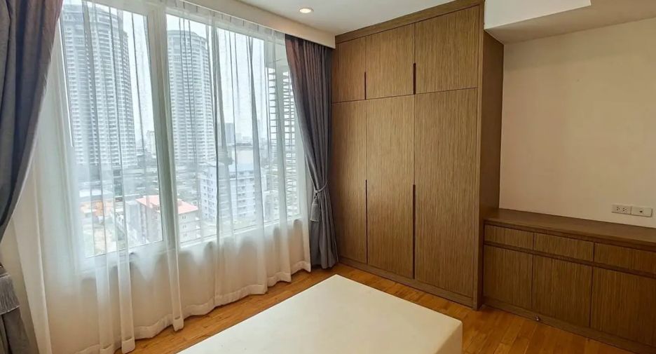 For rent 2 bedrooms condo in Sathon, Bangkok