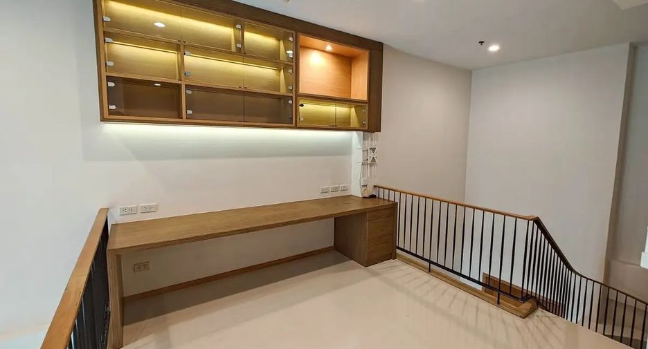 For rent 2 bedrooms condo in Sathon, Bangkok