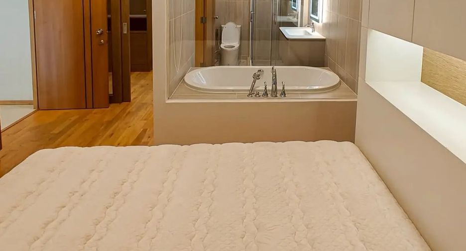For rent 2 bedrooms condo in Sathon, Bangkok