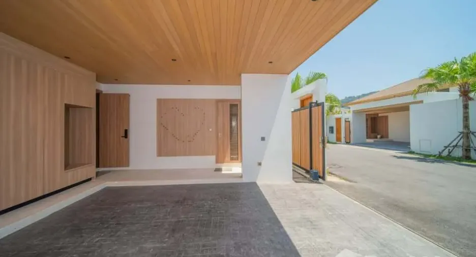 For rent 4 bedrooms villa in Mueang Phuket, Phuket