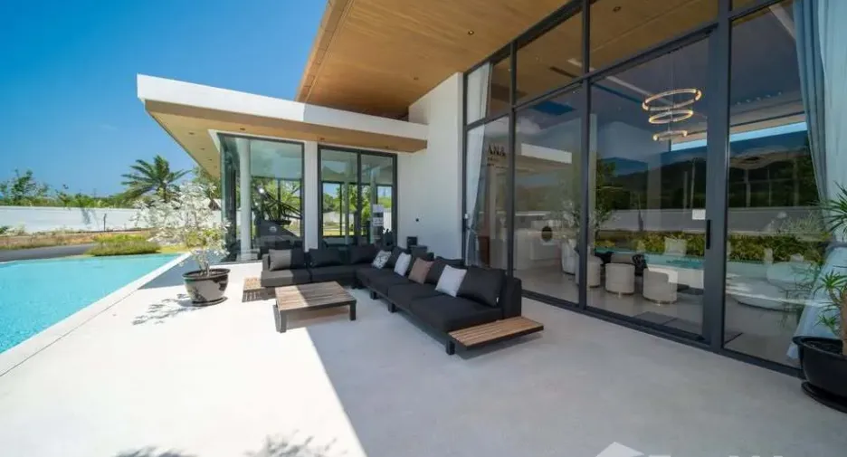 For rent 4 bedrooms villa in Mueang Phuket, Phuket