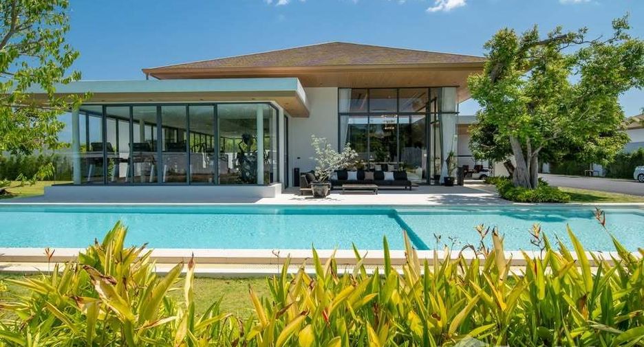 For rent 4 bedrooms villa in Mueang Phuket, Phuket