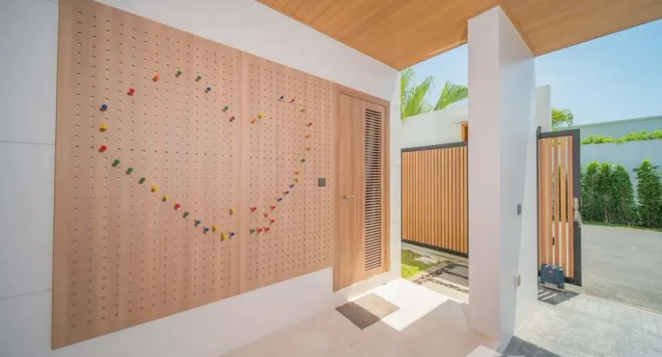 For rent 4 bedrooms villa in Mueang Phuket, Phuket