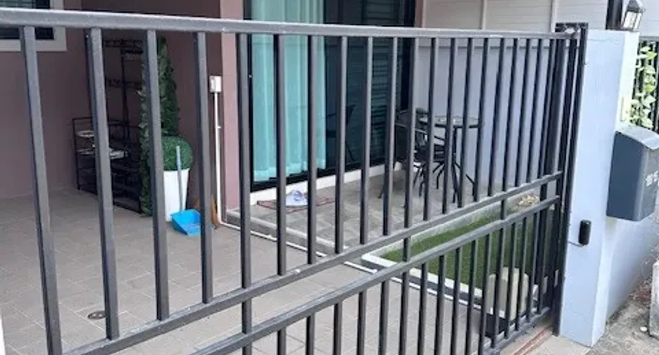 For sale 2 ベッドルーム townhouse in Bang Lamung, Chonburi