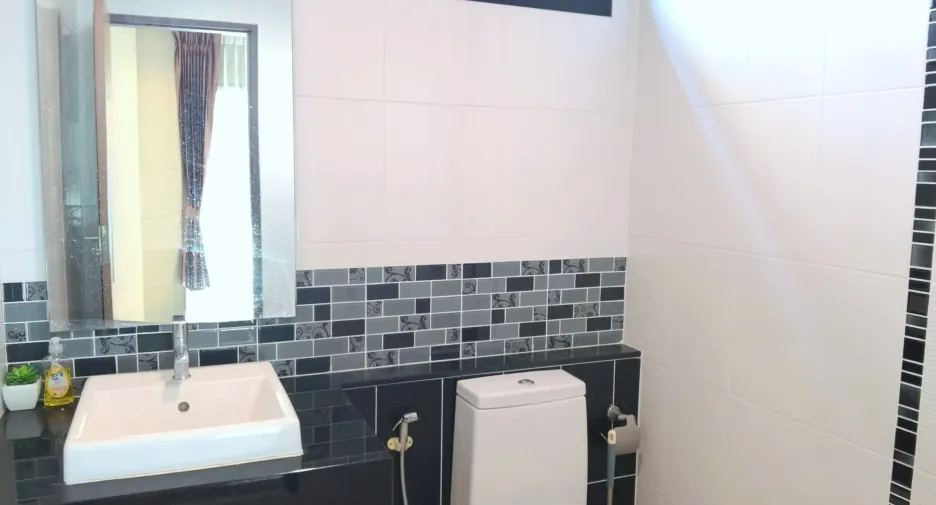 For sale 3 bedrooms house in Saraphi, Chiang Mai