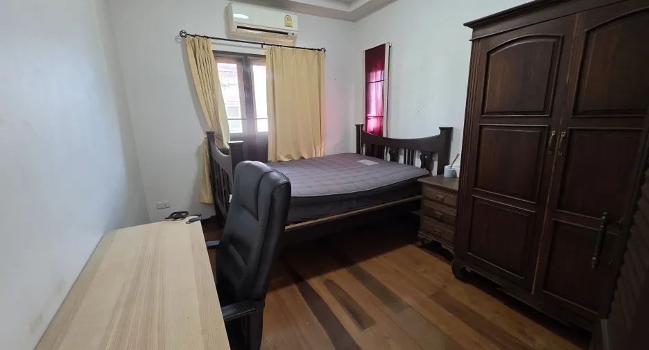 À louer 3 chambres maison à Ban Chang, Rayong