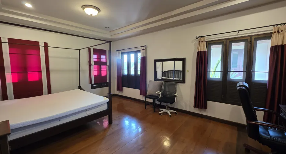 À louer 3 chambres maison à Ban Chang, Rayong