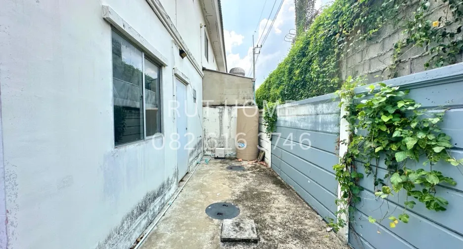 For sale 4 bedrooms townhouse in Mueang Pathum Thani, Pathum Thani