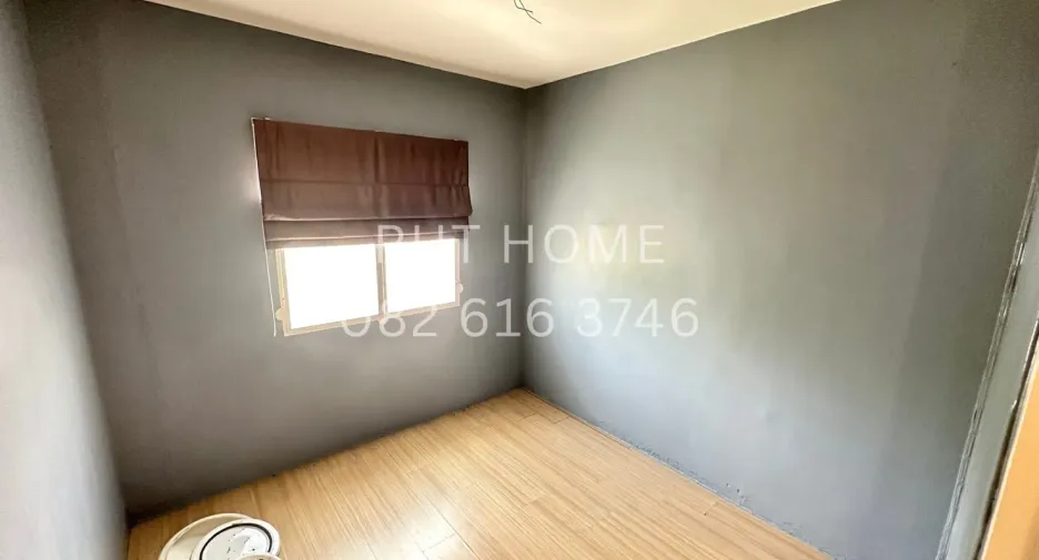 For sale 4 bedrooms townhouse in Mueang Pathum Thani, Pathum Thani