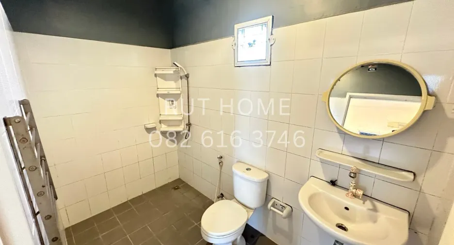 For sale 4 bedrooms townhouse in Mueang Pathum Thani, Pathum Thani
