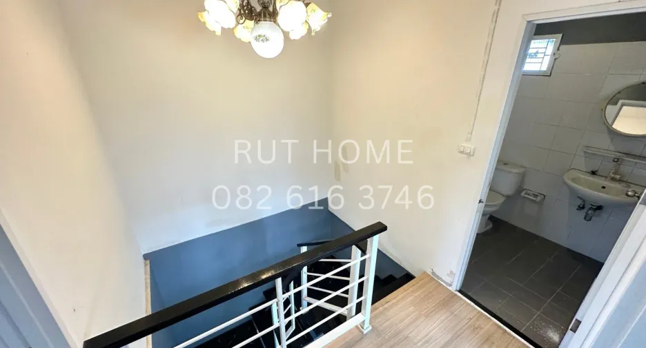 For sale 4 bedrooms townhouse in Mueang Pathum Thani, Pathum Thani