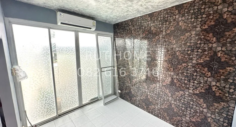 For sale 4 bedrooms townhouse in Mueang Pathum Thani, Pathum Thani