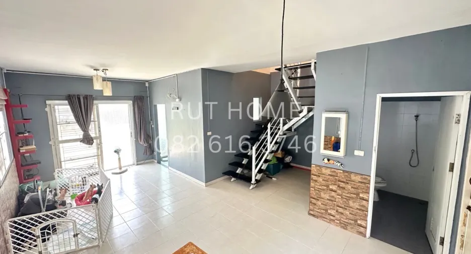 For sale 4 bedrooms townhouse in Mueang Pathum Thani, Pathum Thani