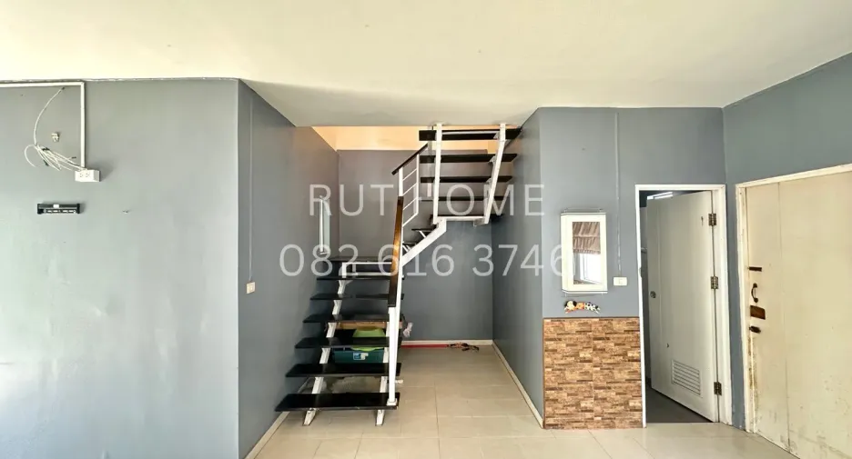 For sale 4 bedrooms townhouse in Mueang Pathum Thani, Pathum Thani