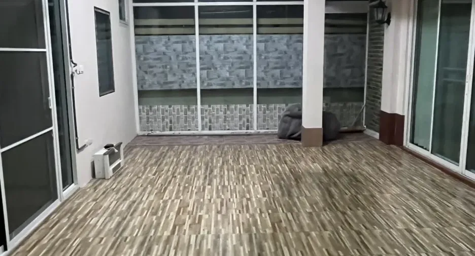 Haus zur Miete mit 5 Zimmer in Bang Bua Thong, Nonthaburi