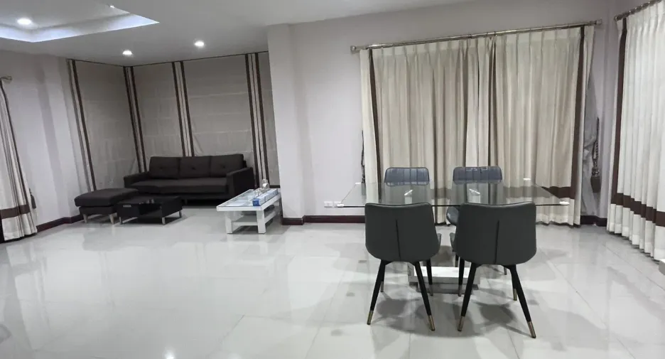 Haus zur Miete mit 5 Zimmer in Bang Bua Thong, Nonthaburi