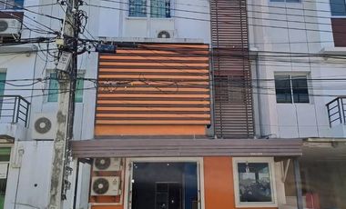 For rent 3 bedrooms townhouse in Prawet, Bangkok