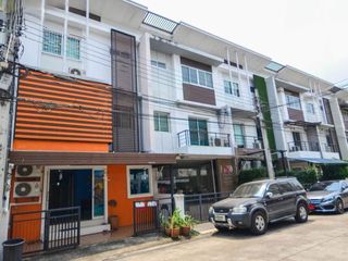 For rent 3 bedrooms townhouse in Prawet, Bangkok