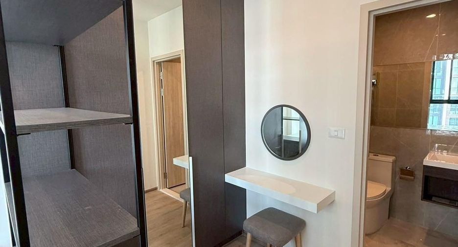 Condo en alquiler de 2 habitaciones en Huai Khwang, Bangkok