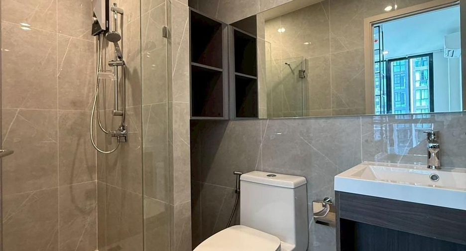 Condo en alquiler de 2 habitaciones en Huai Khwang, Bangkok