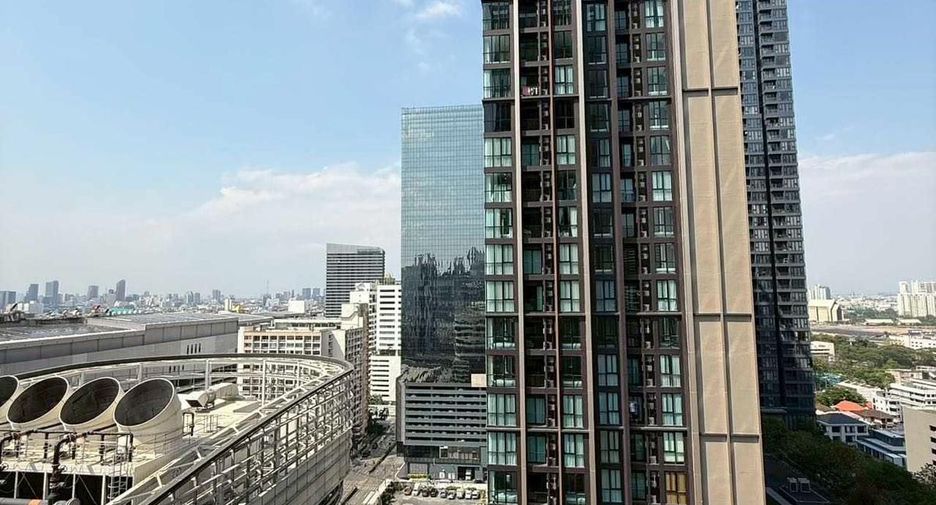Condo en alquiler de 2 habitaciones en Huai Khwang, Bangkok