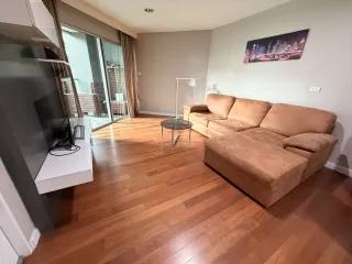 À louer 2 chambres condo à Huai Khwang, Bangkok
