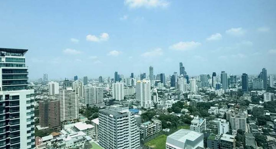 À louer 4 chambres condo à Khlong Toei, Bangkok