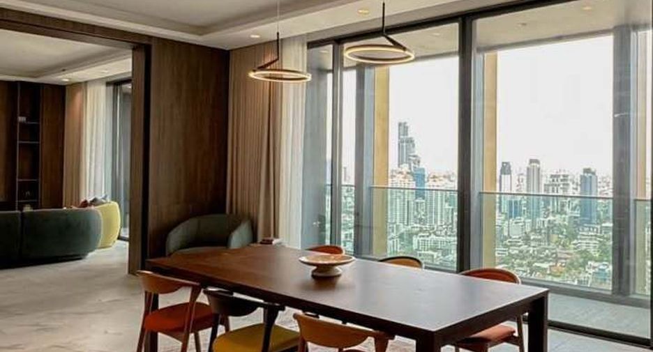 À louer 4 chambres condo à Khlong Toei, Bangkok