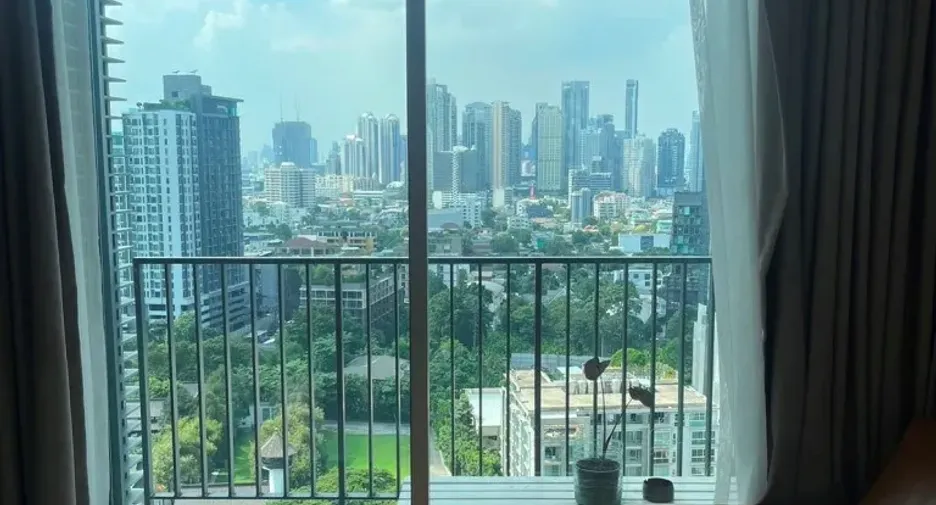 For sale 1 bed condo in Khlong Toei, Bangkok